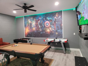 10 miles to Disney, private pool, spa, game room, toys, wifi, washer, dryer, themed house